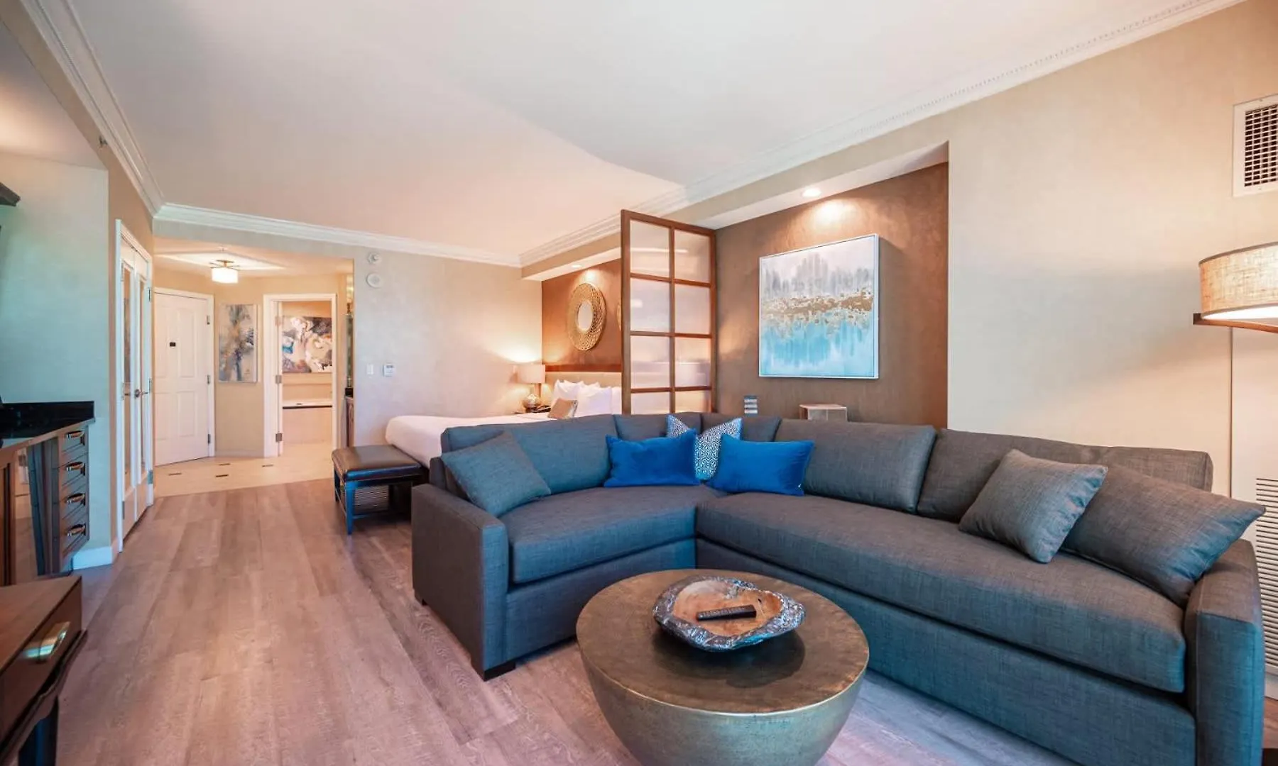 No Resort Fee Strip View Suite +Free Valet + Pool Las Vegas