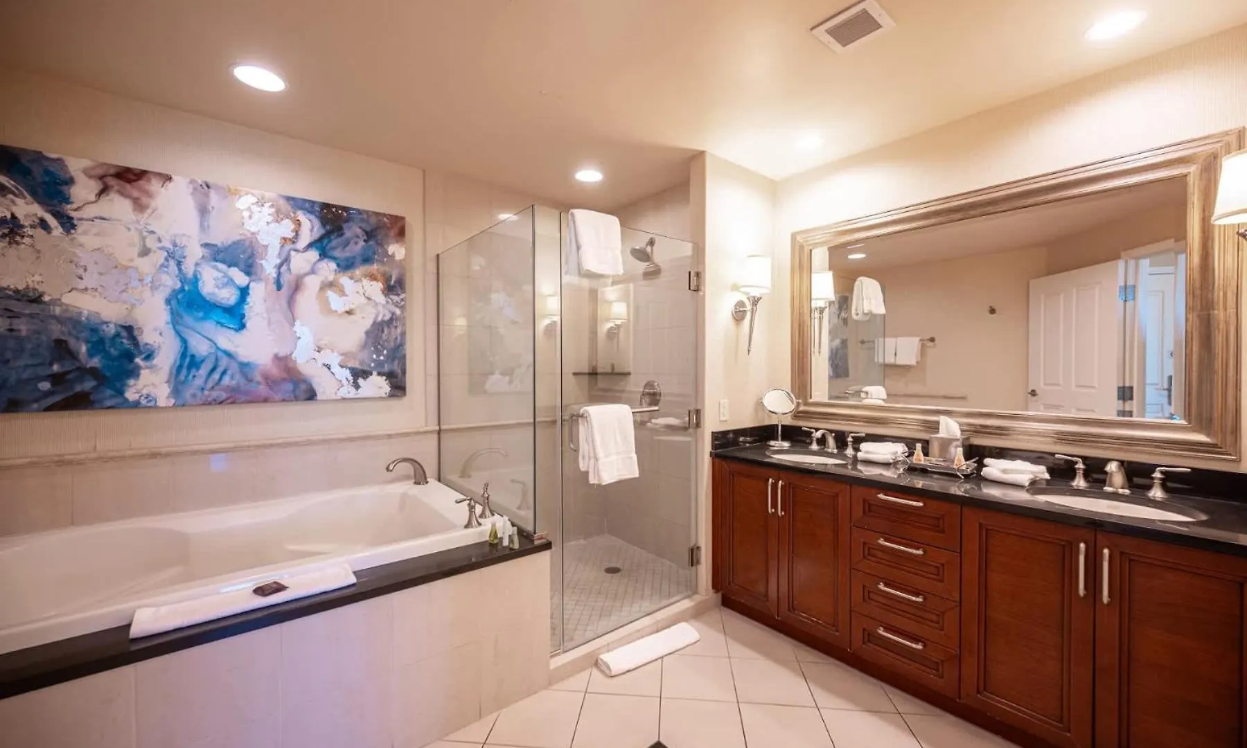 No Resort Fee Strip View Suite +Free Valet + Pool Las Vegas