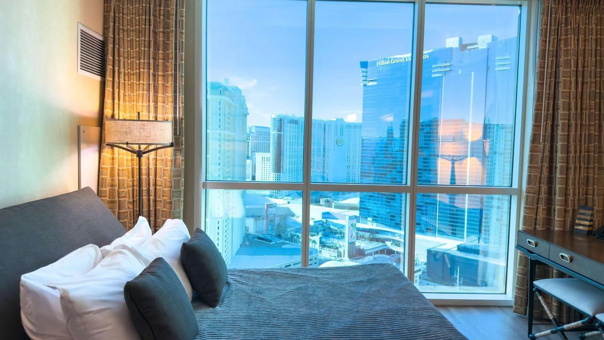 Prázdninový dům No Resort Fee Strip View Suite +Free Valet + Pool Las Vegas